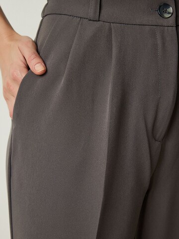Wide Leg Pantalon à plis Happiness İstanbul en gris