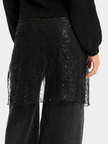 Made Public Scarf 'Lacy 104' in Black