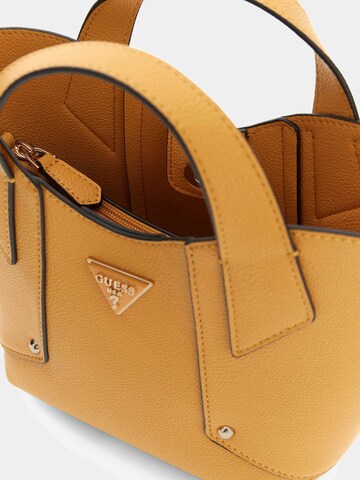 GUESS Handtasche 'Darcy' in Orange