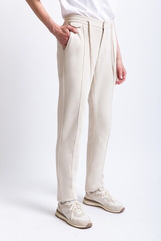 UNIQVIBE Regular Pleat-front trousers in Beige