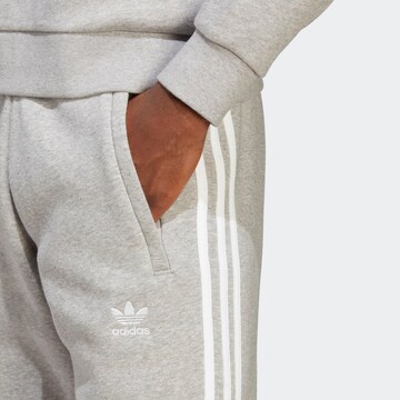 ADIDAS ORIGINALS Slimfit Hose 'Adicolor Classics' in Grau