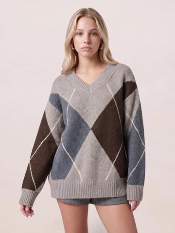 noar studios Sweater in Beige: front