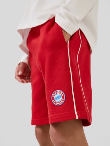 FC BAYERN MÜNCHEN Regular Pants in Red