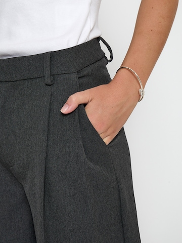 Wide leg Pantaloni 'Vivianne' di minus in grigio