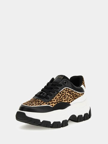 GUESS Sneakers laag 'Berrett' in Bruin