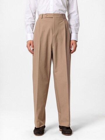 Antioch Regular Trousers with creases 'Claudio' in Brown: front
