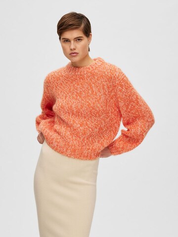 SELECTED FEMME Sweater in Orange: front