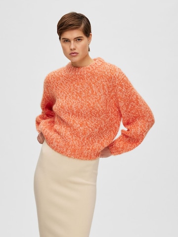 SELECTED FEMME Sweater in Orange: front