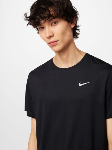 NIKE Sportshirt 'Miler' in Schwarz