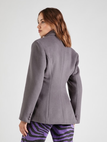 ABOUT YOU x Emili Sindlev - Blazer 'Stella' en gris