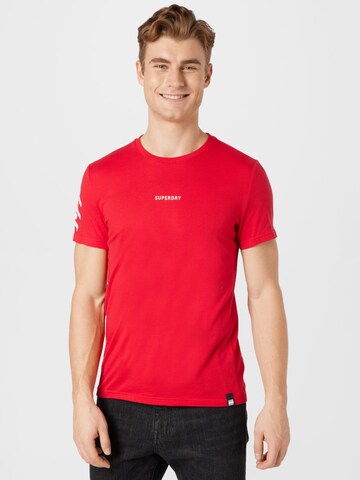 SuperdryTehnička sportska majica - crvena boja: prednji dio