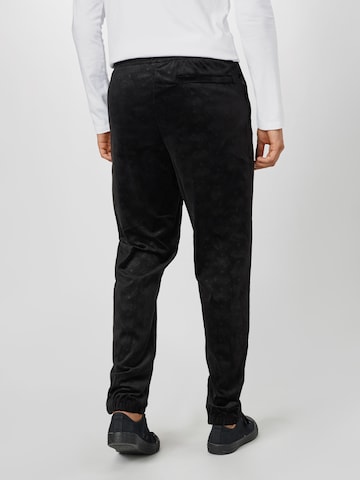 SOUTHPOLE Tapered Pants in Black