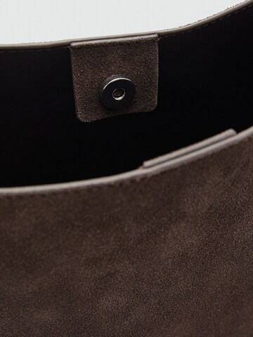 MANGO Olkalaukku 'Igor' värissä ruskea