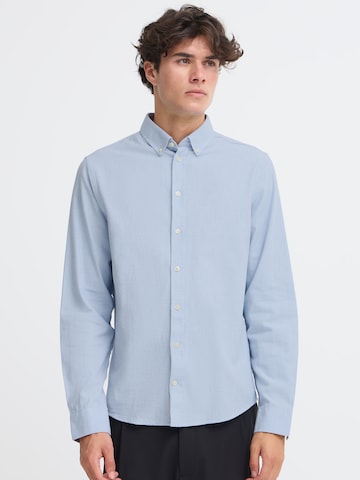 Coupe regular Chemise 'Anton' Casual Friday en bleu : devant