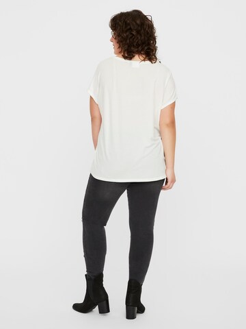 Vero Moda Curve - Camiseta 'Ava' en blanco