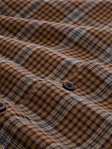 TOM TAILOR DENIM - Ajuste regular Camisa en marrón