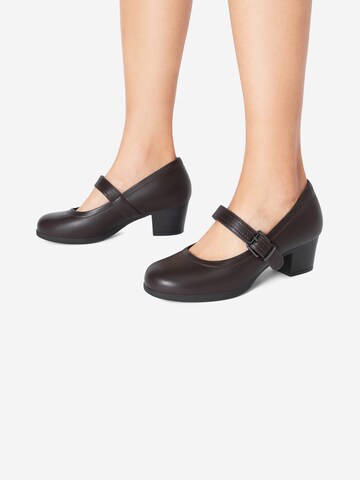 Dream Pairs Pumps in Brown