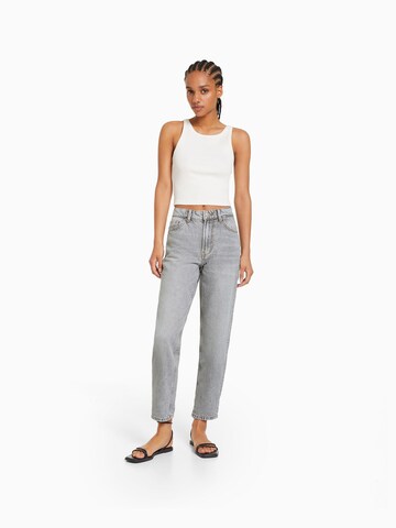 Bershka Tapered Jeans in Grau