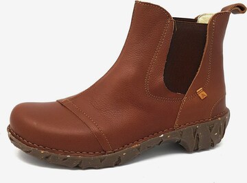 EL NATURALISTA Chelsea Boots in Brown: front