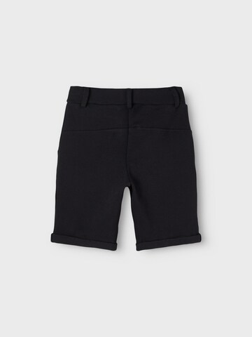 NAME IT Regular Shorts 'Olson' in Schwarz