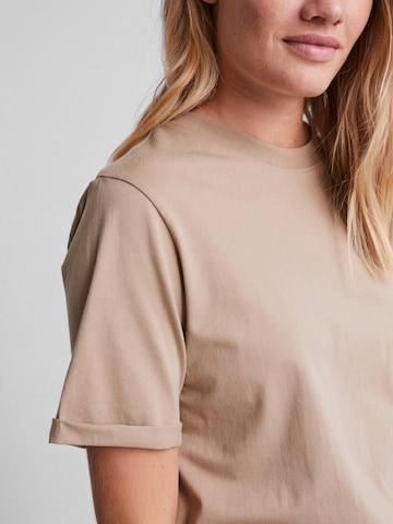 T-shirt 'Ria' PIECES en beige