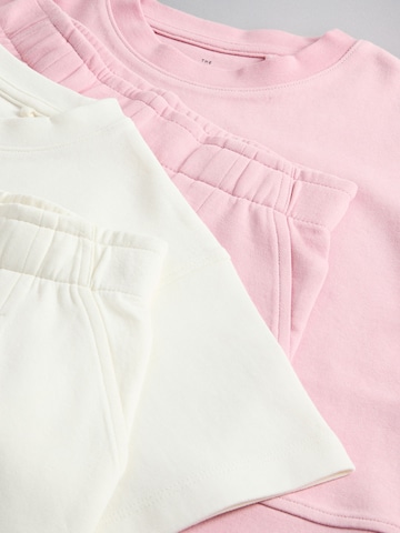 The Set Setti värissä vaaleanpunainen