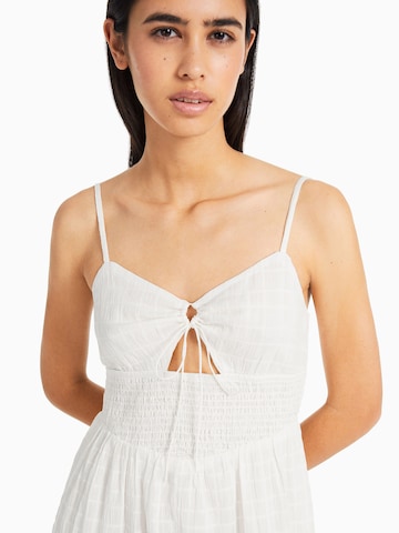 Robe Bershka en blanc