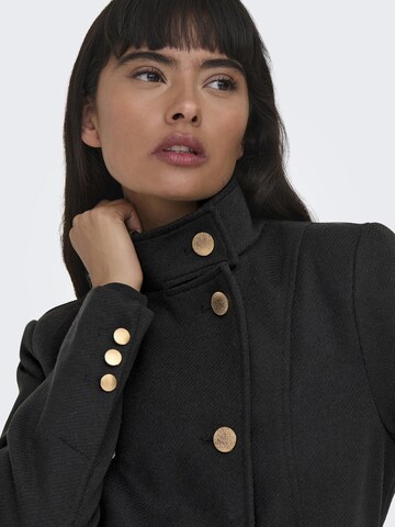 Manteau mi-saison 'MOLLY' ONLY en noir