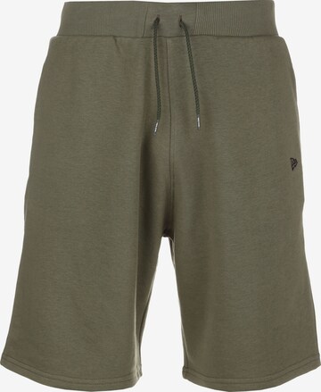 NEW ERA Pants in Green: front