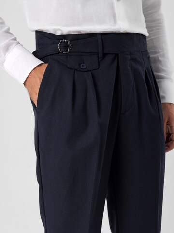 Antioch Loosefit Bundfaltenhose in Blau