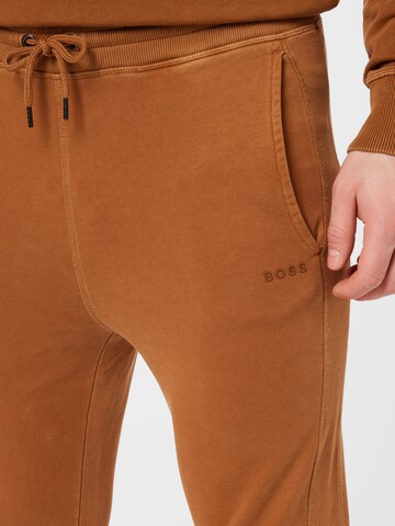 Tapered Pantaloni 'SEFADELONG' di BOSS Orange in marrone
