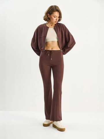 Bianco Lucci Joggingpak in Bruin