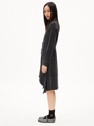Robe 'TINRAA JACQ' ARMEDANGELS en noir