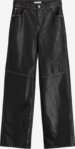 Bershka Regular Trousers in Black: front