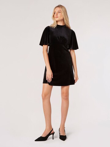 Robe de cocktail Apricot en noir