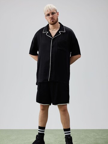 ABOUT YOU x Rewinside Regular fit Πουκάμισο 'Yasin' σε μαύρο