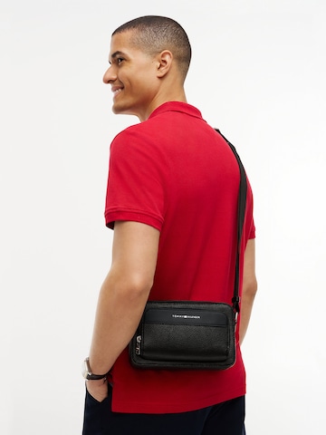 Sac à bandoulière TOMMY HILFIGER en noir