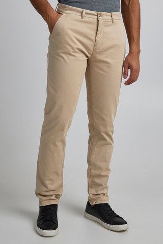 Casual Friday Slim fit Chino trousers 'Viggo' in Beige: front