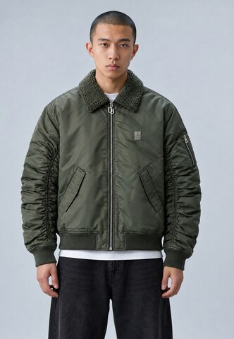 Vertere Berlin Between-Season Jacket in Green: front