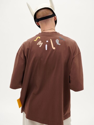 Smiles - Camiseta 'Kai' en marrón: frente