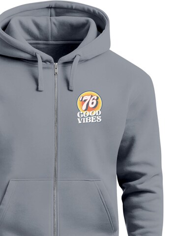 Neverless Sweatjacke 'Good Vibes '76'‌ in Grau