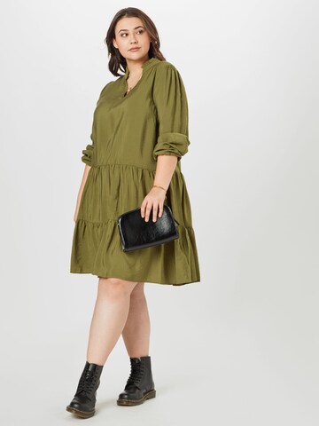 KAFFE CURVE Košilové šaty 'Edmina' – zelená