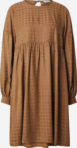 Robe 'Opalla' minimum en marron : devant