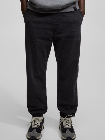 Pull&Bear Tapered Jeans in Grey: front