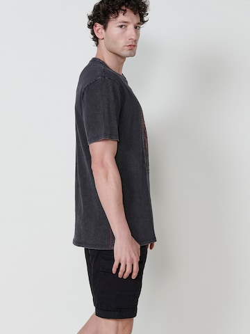 KOROSHI T-shirt i svart