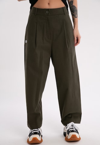 ET Nos Loose fit Pants in Green: front