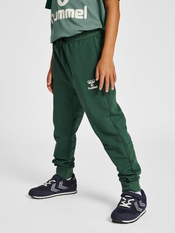 Hummel Regular Workout Pants in Green: front