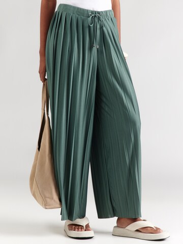 ABOUT YOU Bő szár Nadrág 'Caren' - zöld: elől