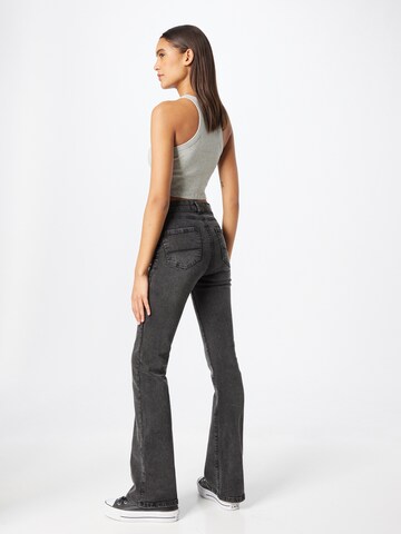 Urban Classics Flared Jeans in Zwart