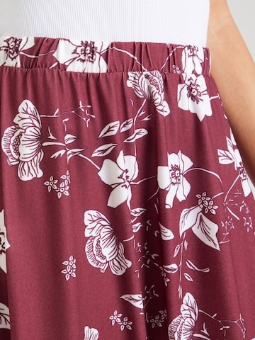 Fustă 'Lisann' de la ABOUT YOU pe roșu